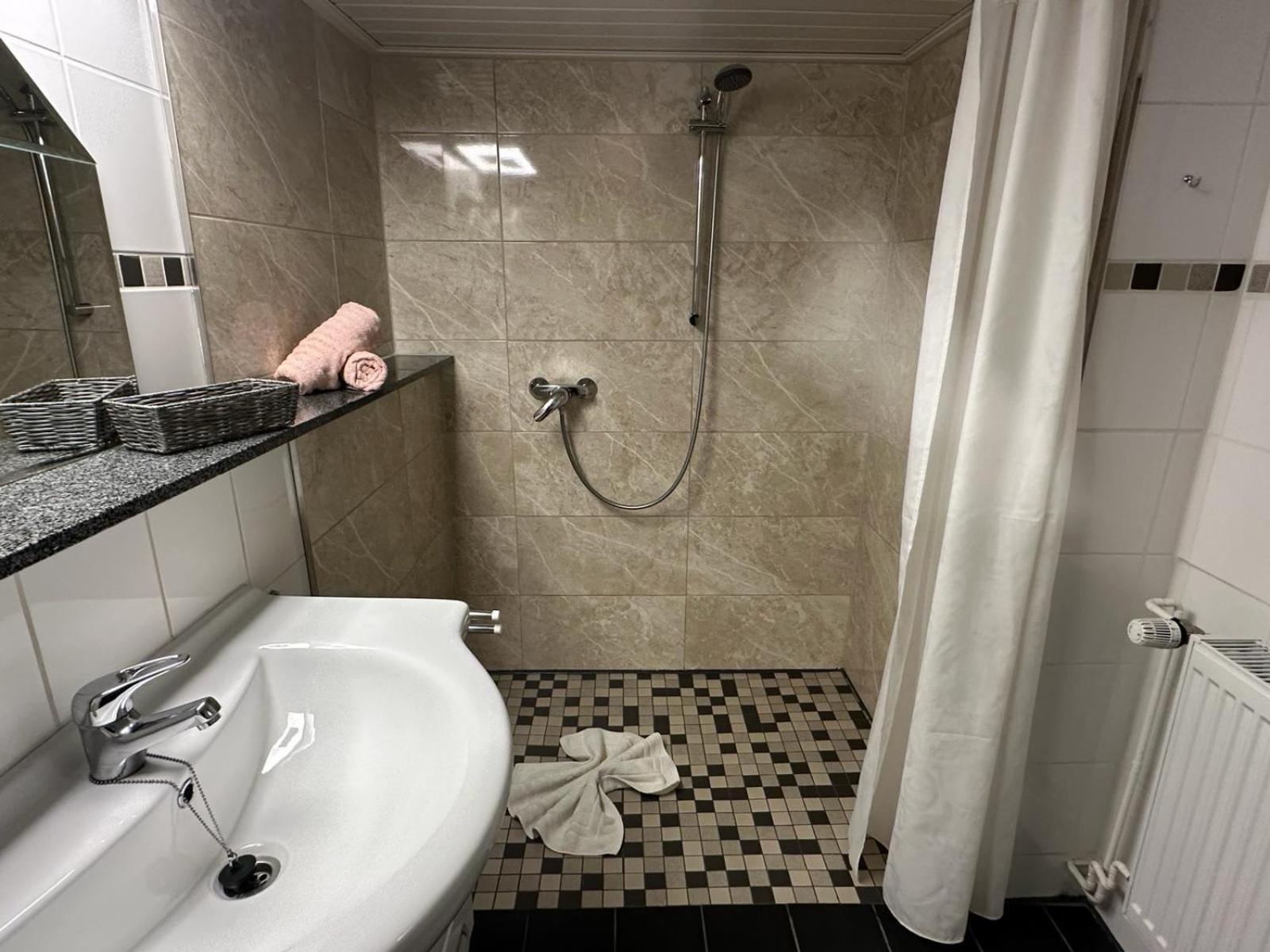 Christels Ferienwohnung 1 In Thale Mit Sonnenterrasse Und Grill エクステリア 写真